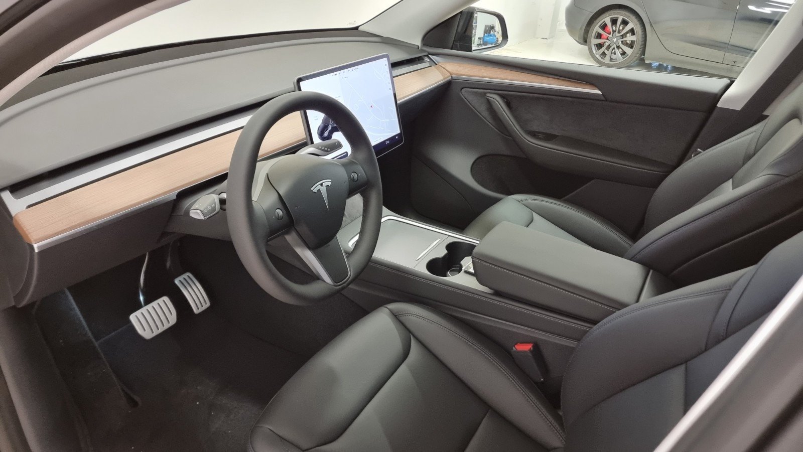 TESLA MODEL Y PERFORMANCE - Photo 12