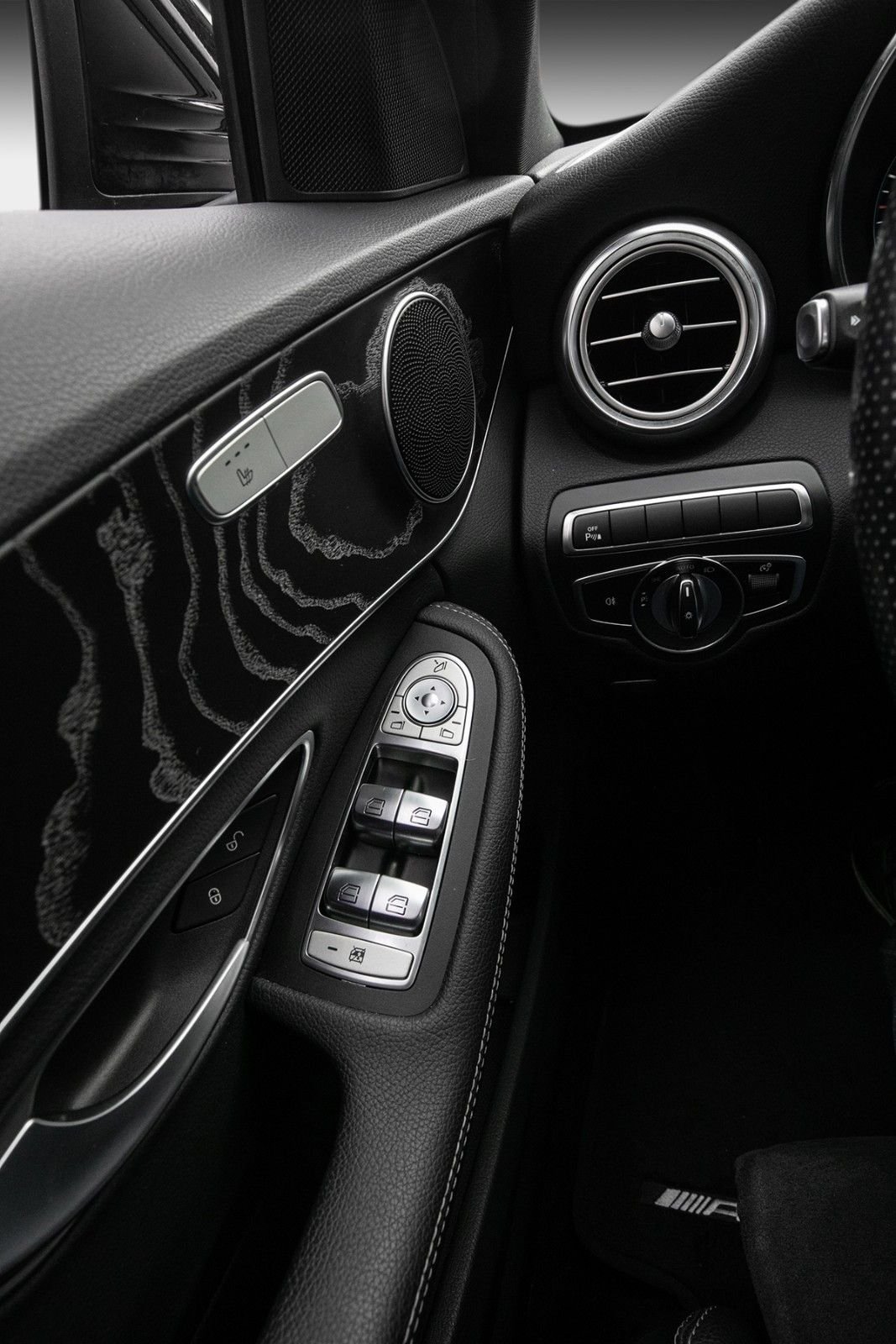 MERCEDES-BENZ CLASSE C IV 220 D 194 CH AMG LINE 4MATIC 9G-TRONIC - Photo 18