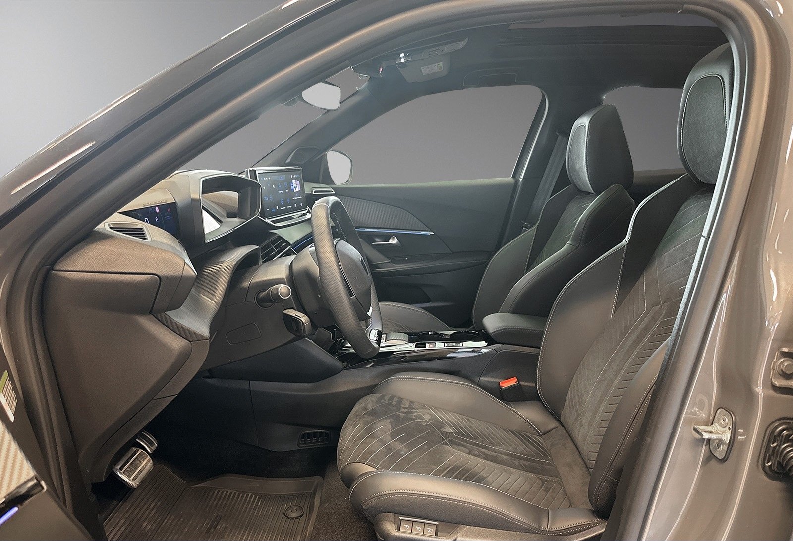 PEUGEOT E-2008 156 PK GT - Photo 6