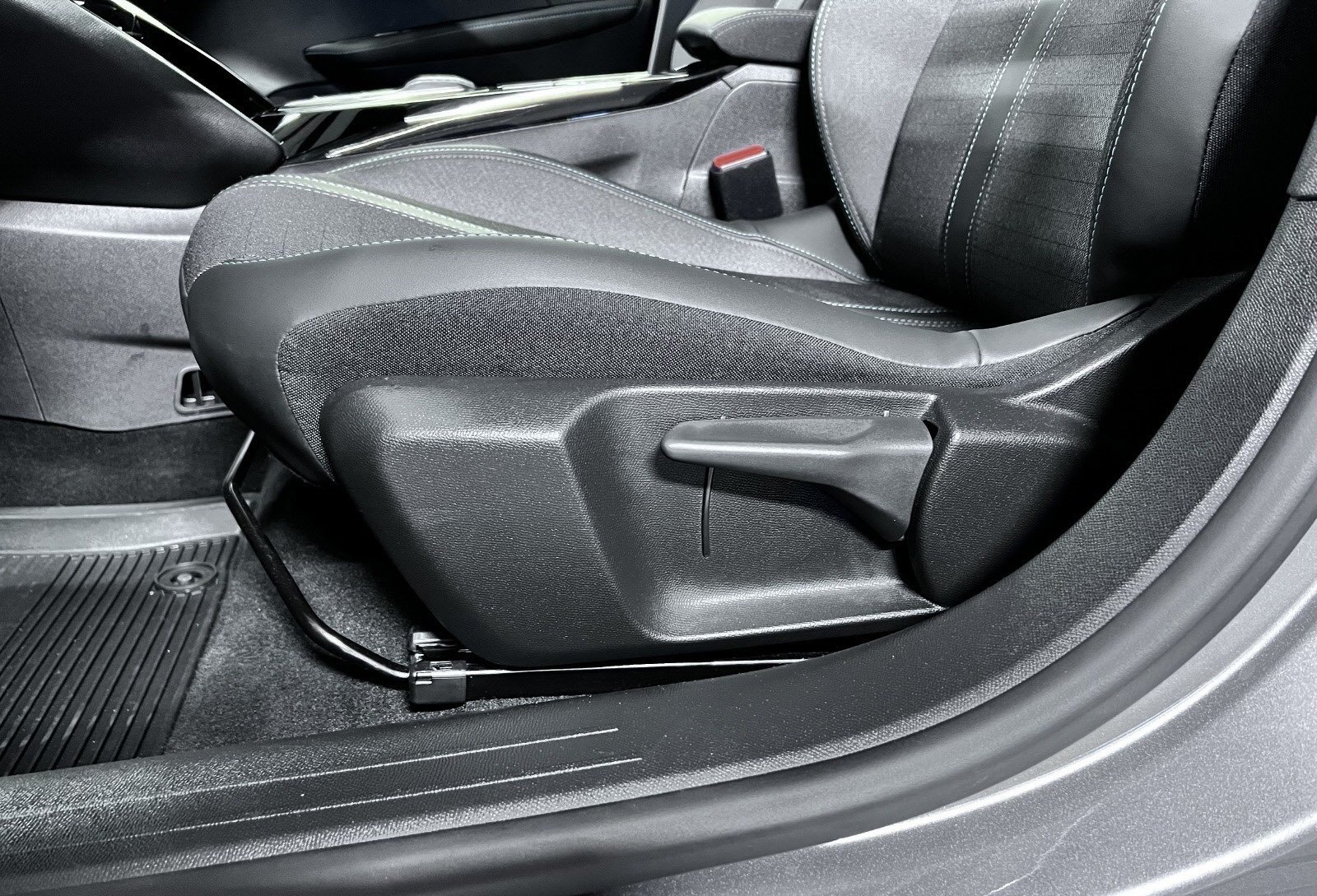 PEUGEOT E-208 136CH ALLURE - Photo 12