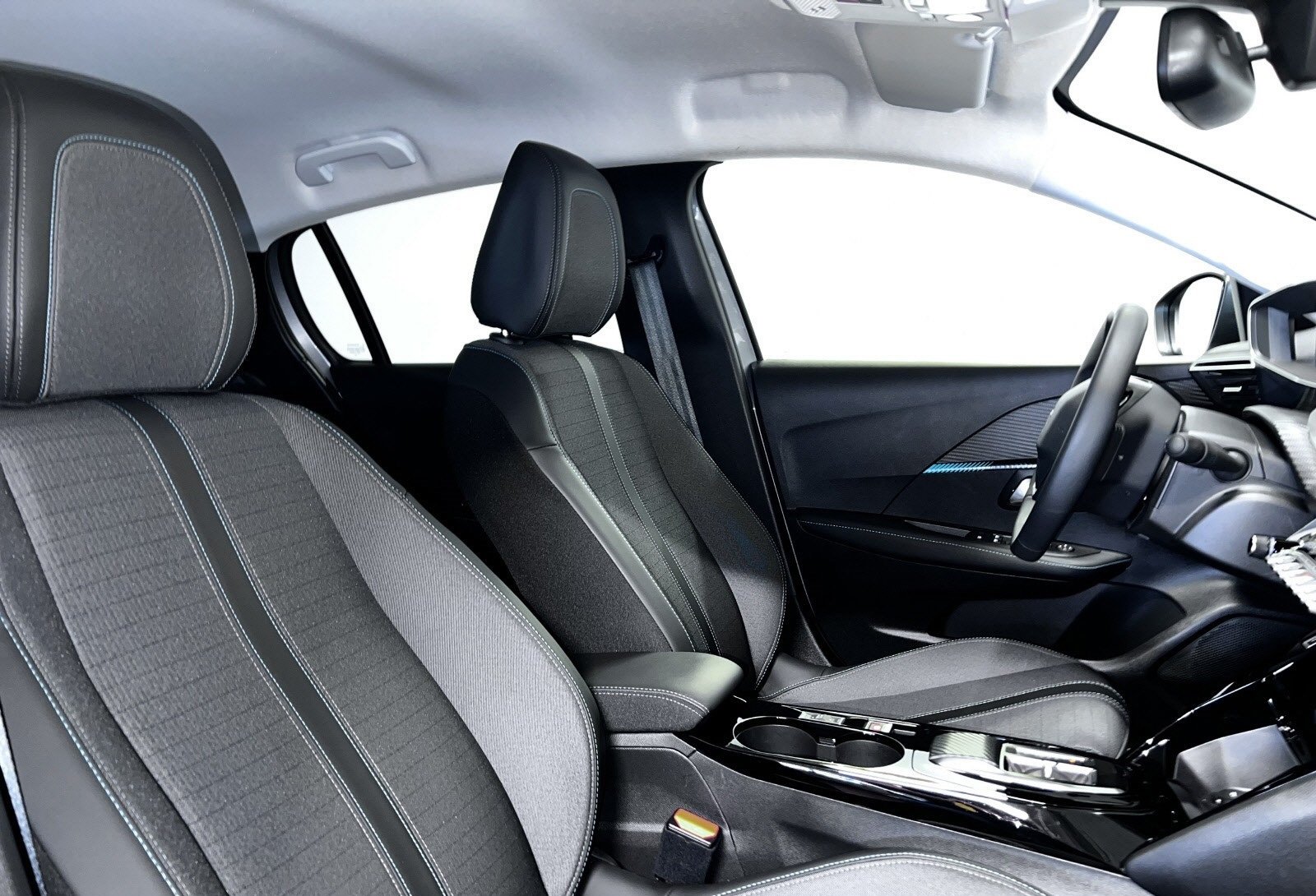 PEUGEOT E-208 136CH ALLURE - Photo 13