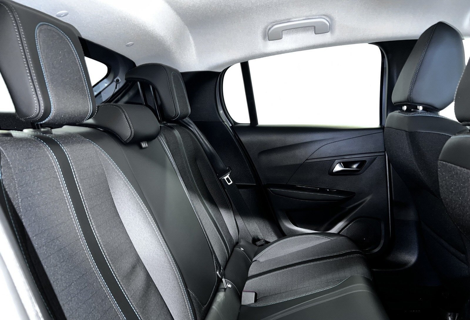 PEUGEOT E-208 136CH ALLURE - Photo 16