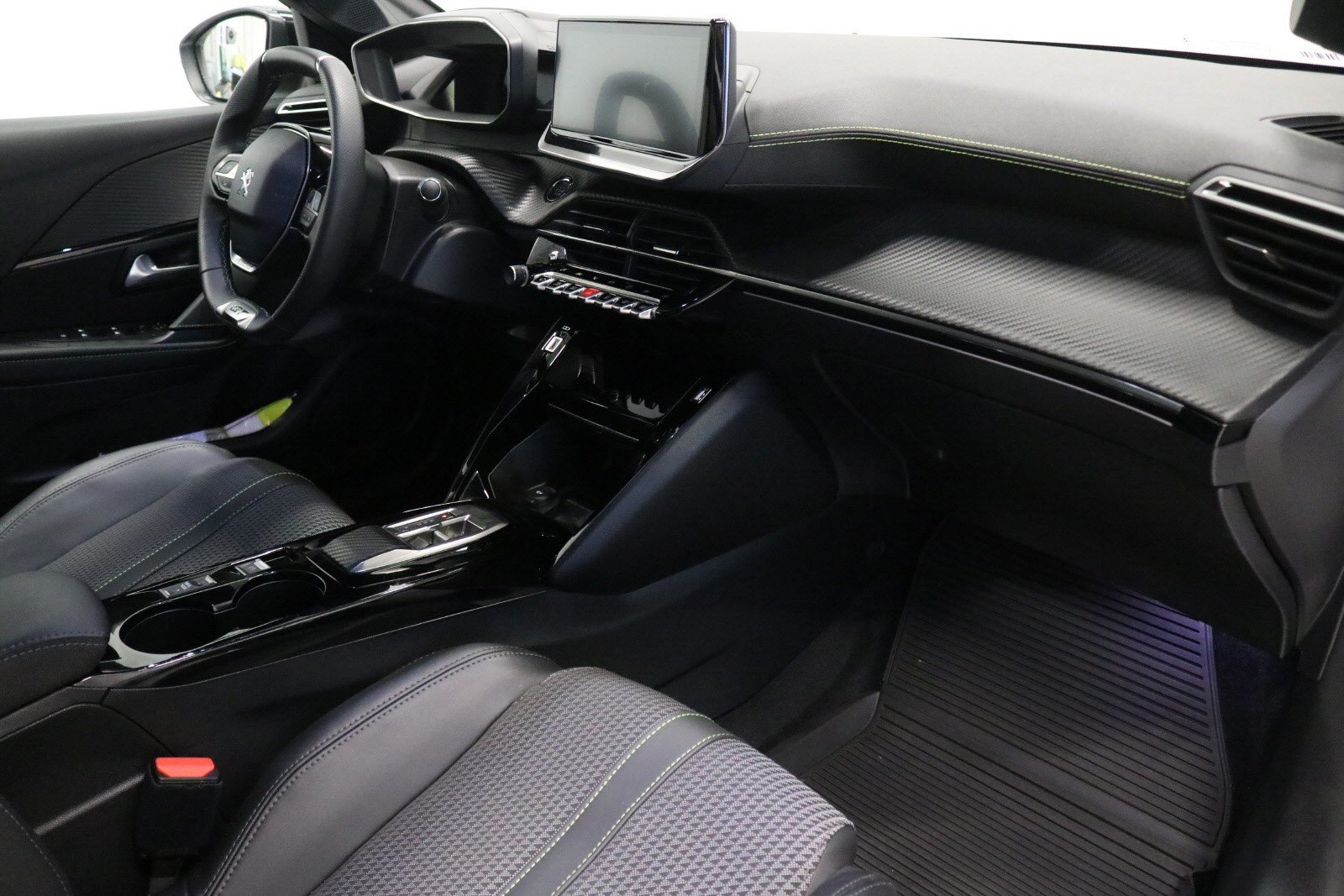 PEUGEOT E-208 136CH GT - Photo 14