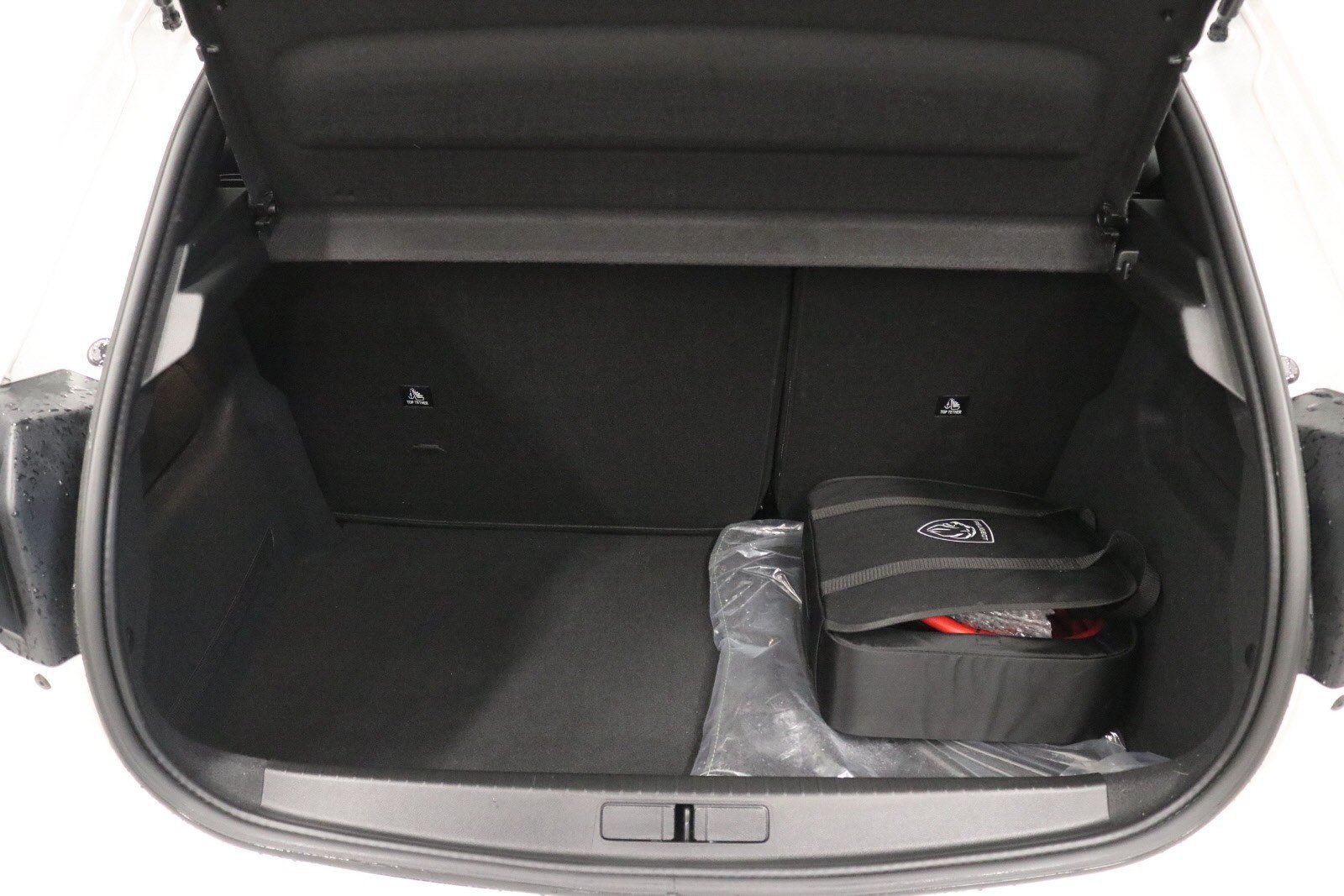 PEUGEOT E-208 136CH GT - Photo 18