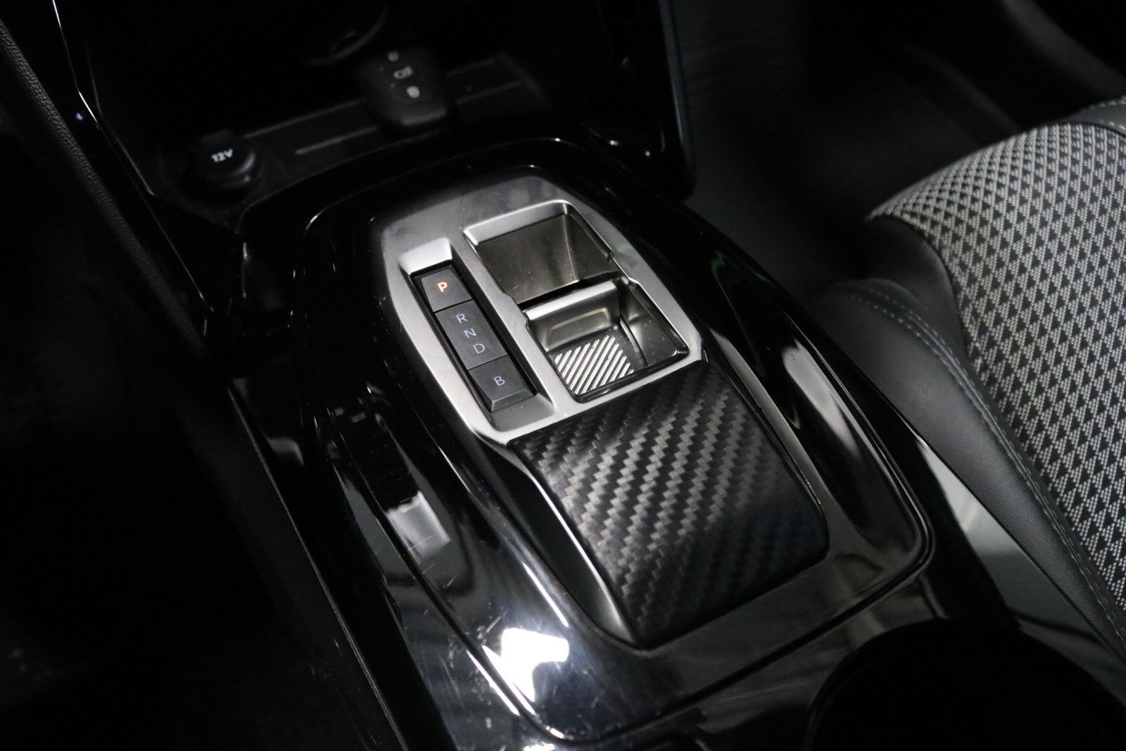 PEUGEOT E-208 136CH GT - Photo 20