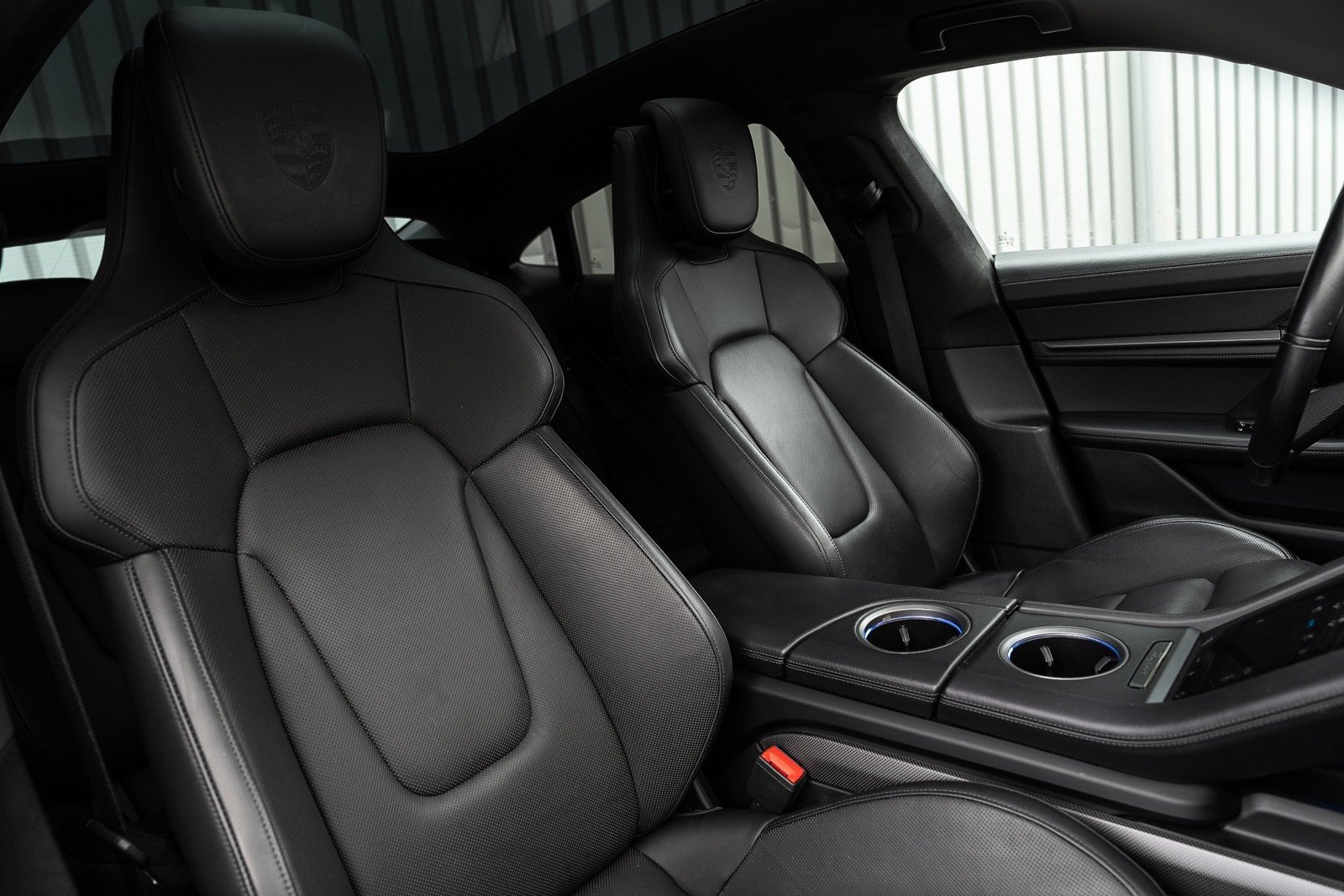 PORSCHE TAYCAN TURBO S - Photo 10