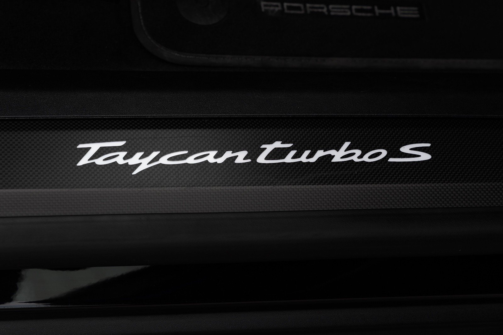 PORSCHE TAYCAN TURBO S - Photo 11