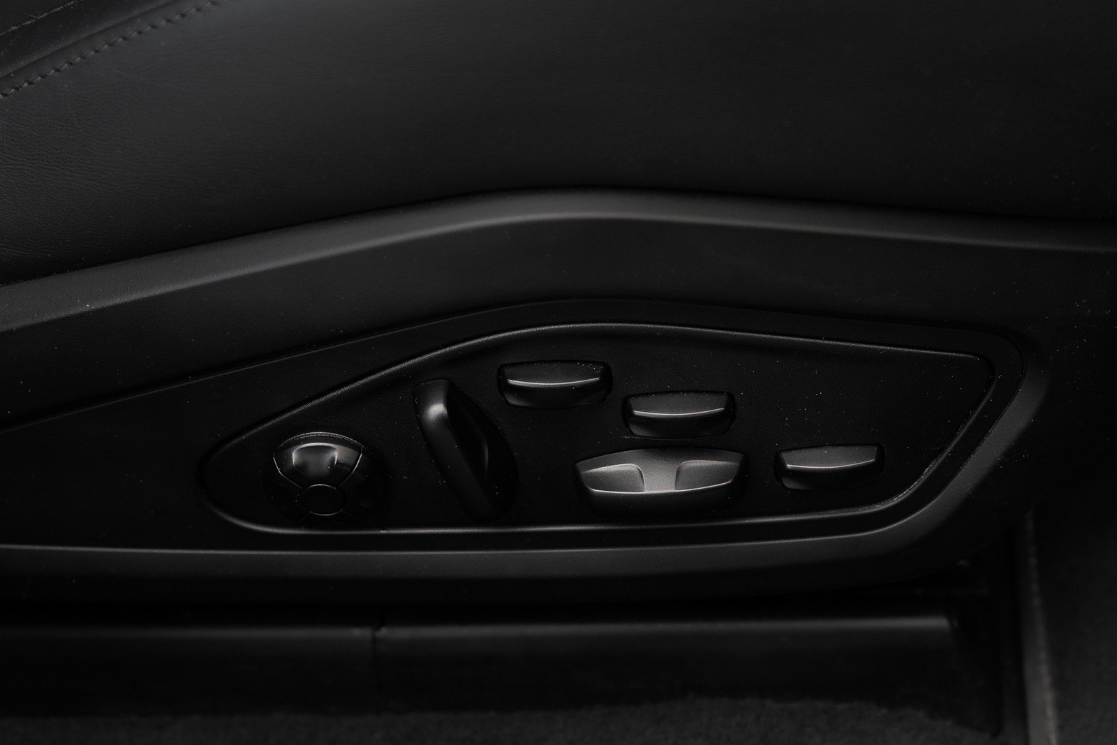 PORSCHE TAYCAN TURBO S - Photo 12