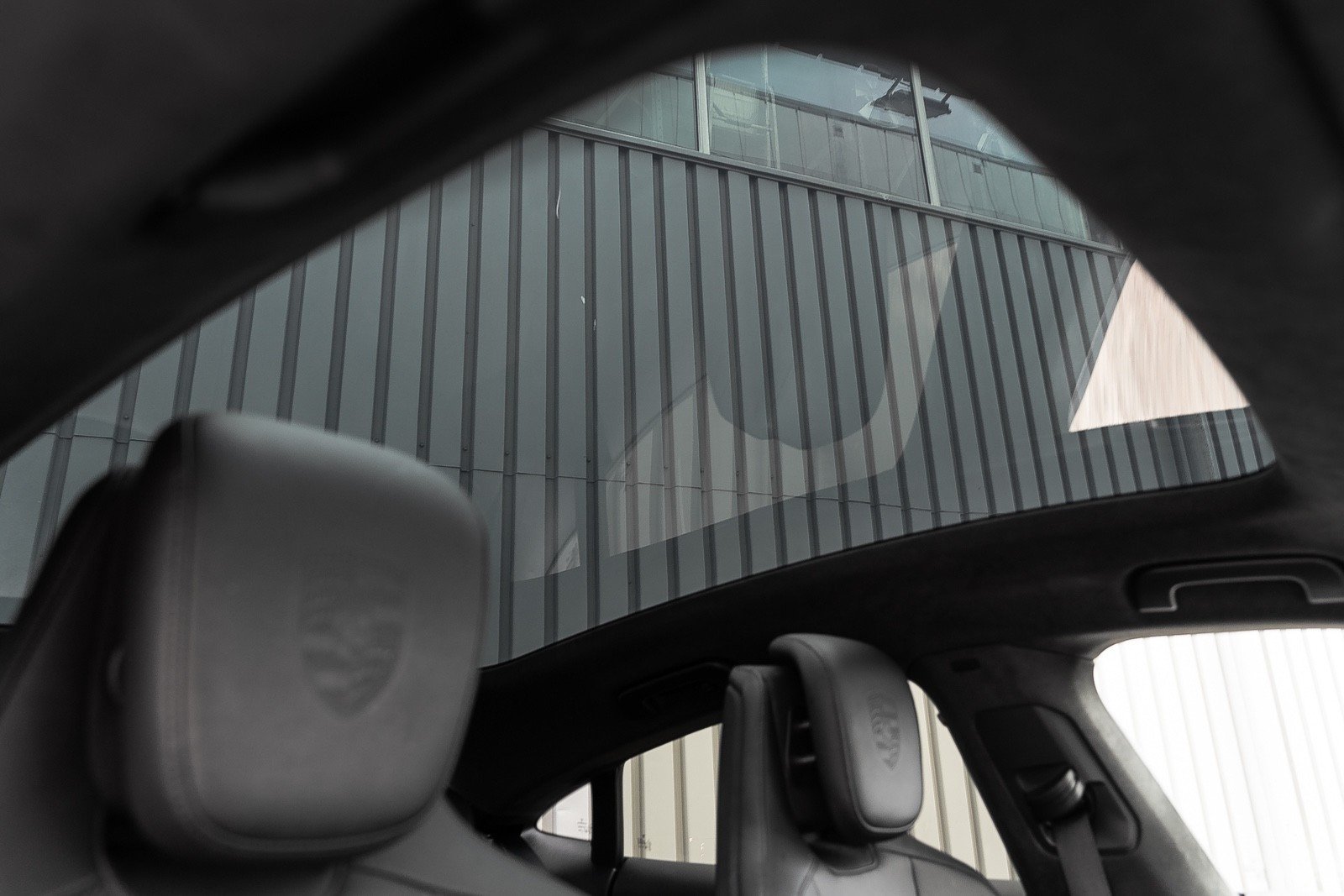 PORSCHE TAYCAN TURBO S - Photo 14