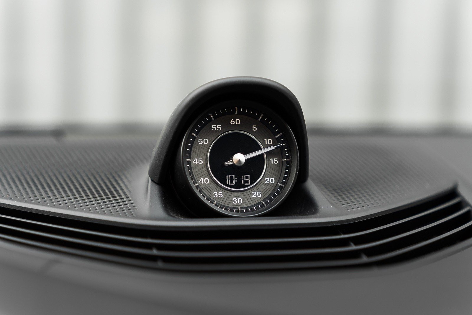 PORSCHE TAYCAN TURBO S - Photo 17