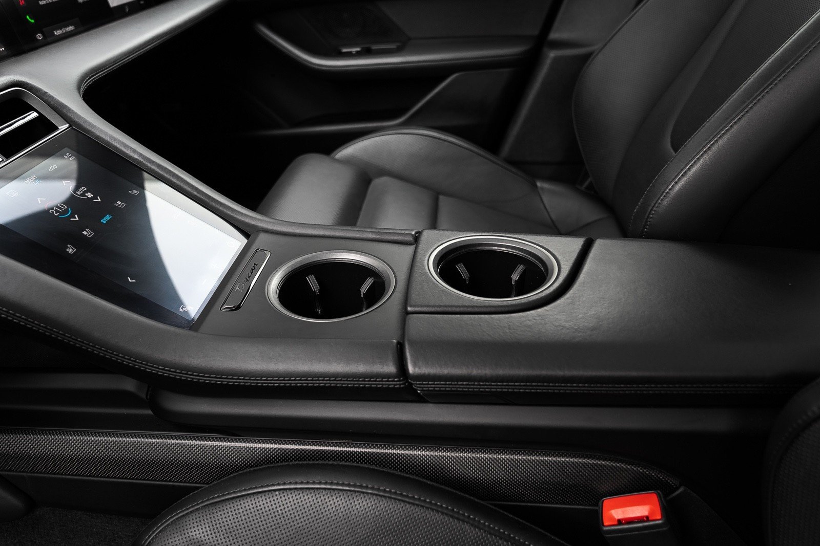 PORSCHE TAYCAN TURBO S - Photo 18