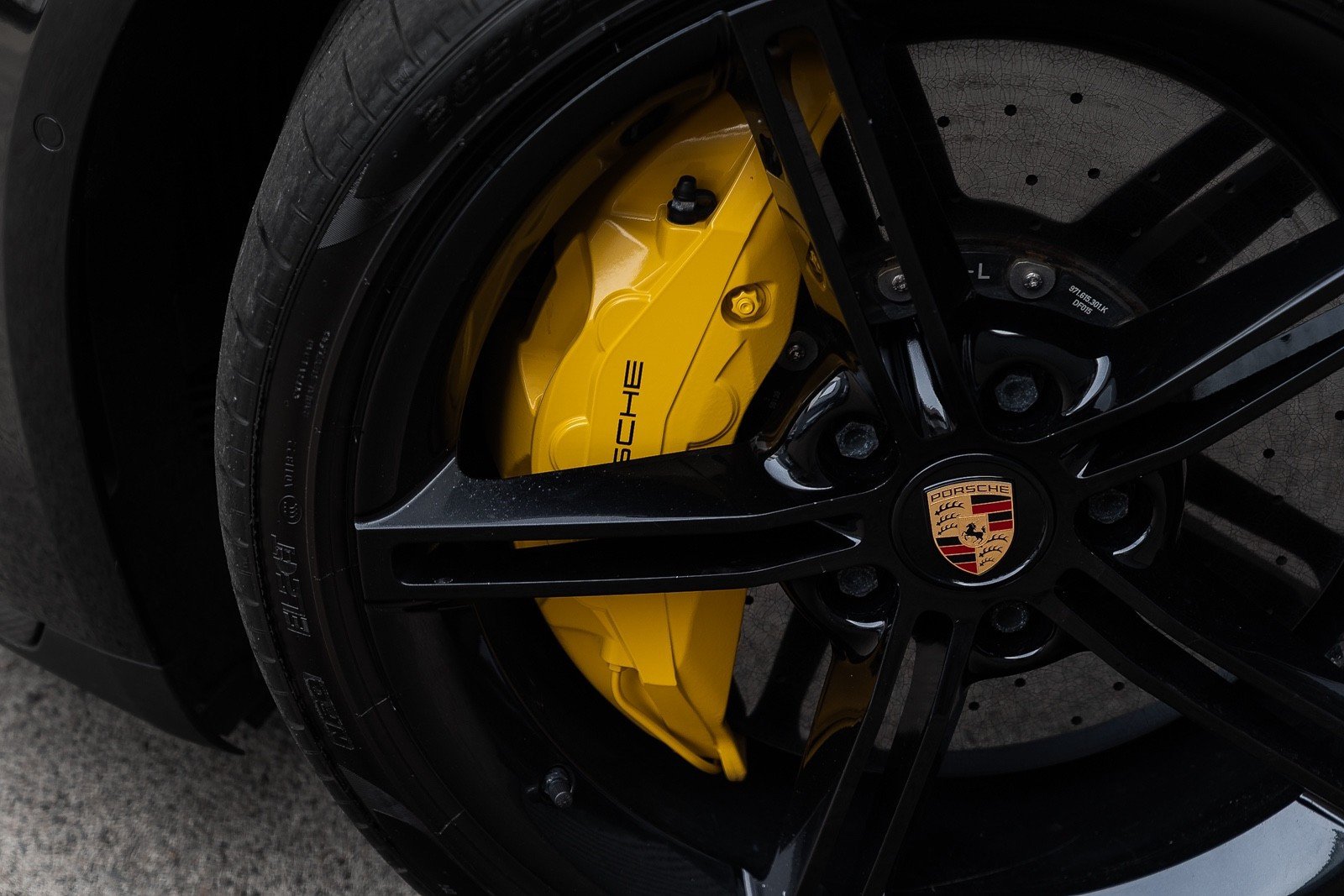 PORSCHE TAYCAN TURBO S - Photo 20