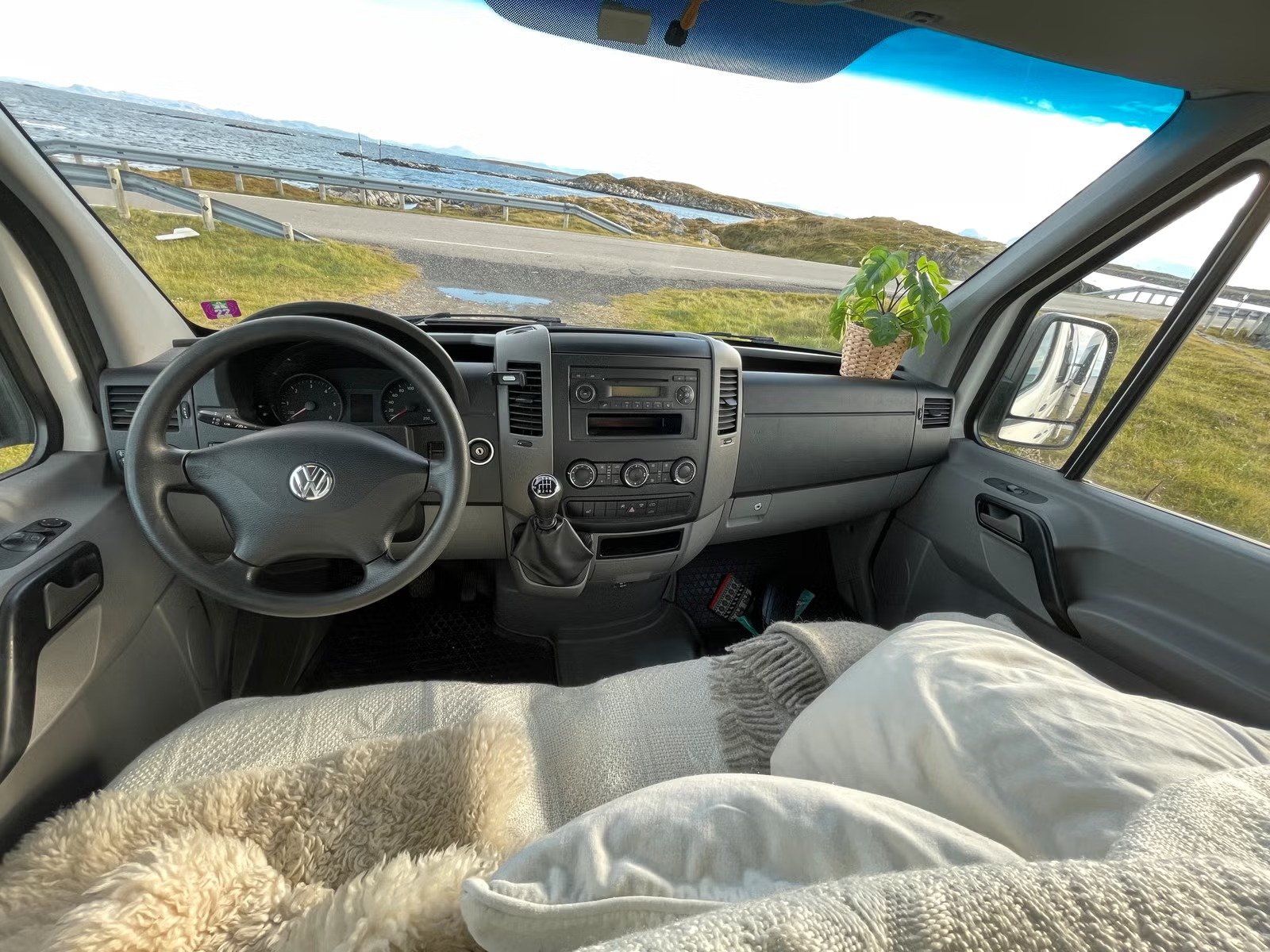 VOLKSWAGEN CRAFTER VAN 2.0 TDI 163 - Photo 4