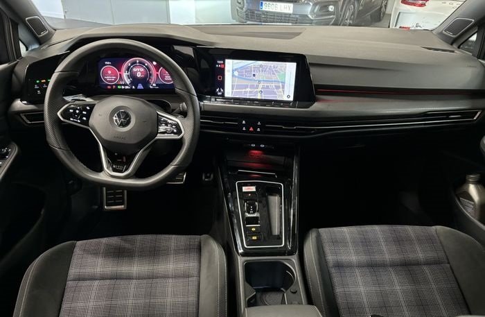 VOLKSWAGEN GOLF VIII 2.0 TDI SCR 200CH GTD DSG7 - Photo 12