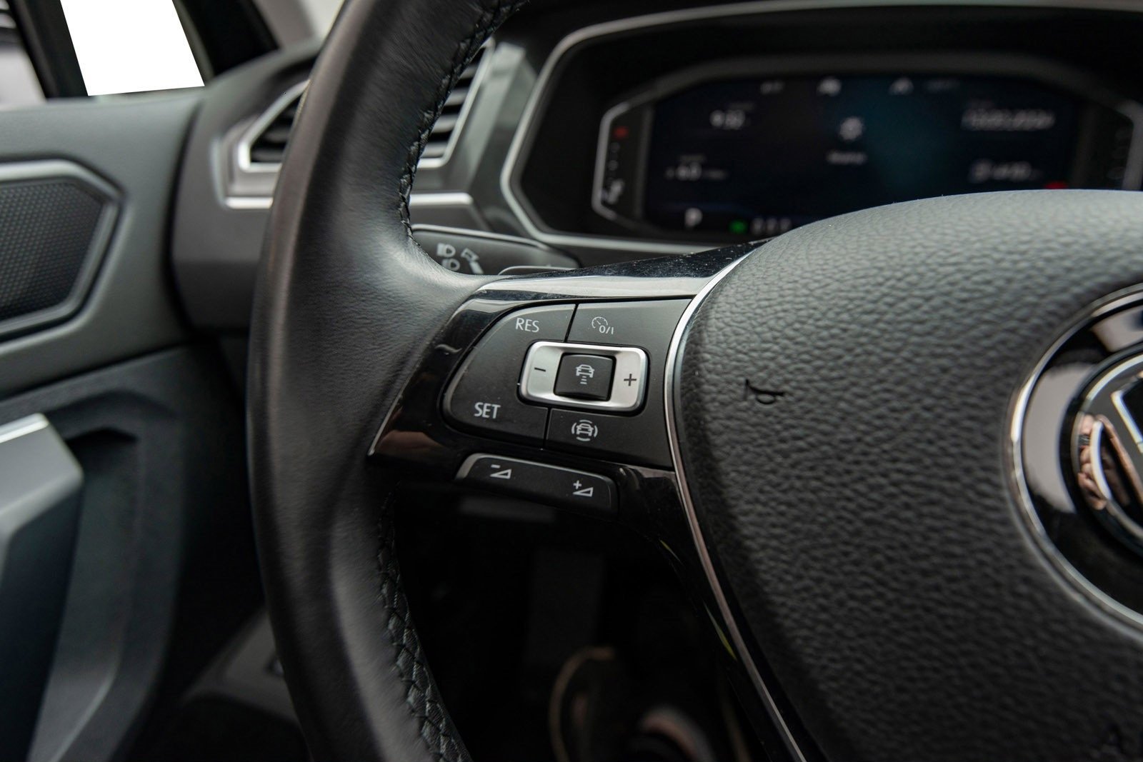 VOLKSWAGEN TIGUAN 2.0 TDI 150 EXCLUSIF R LINE 4MOTION DSG7 - Photo 2