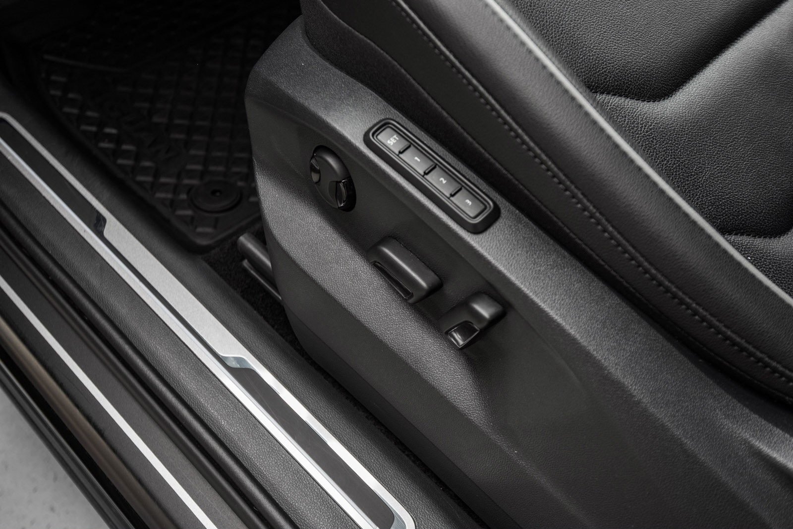 VOLKSWAGEN TIGUAN 2.0 TDI 150 EXCLUSIF R LINE 4MOTION DSG7 - Photo 17