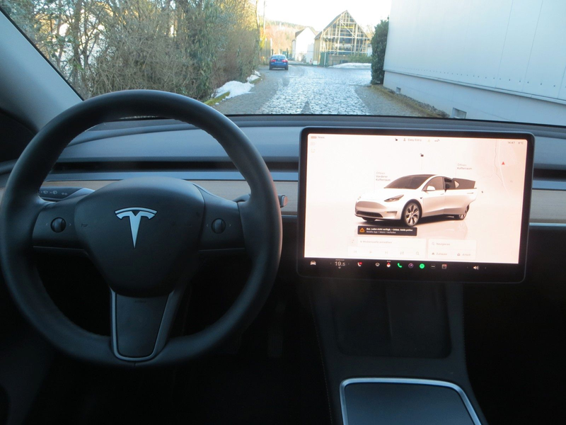 Tesla Model Y Long Range Dual AWD - Photo 10
