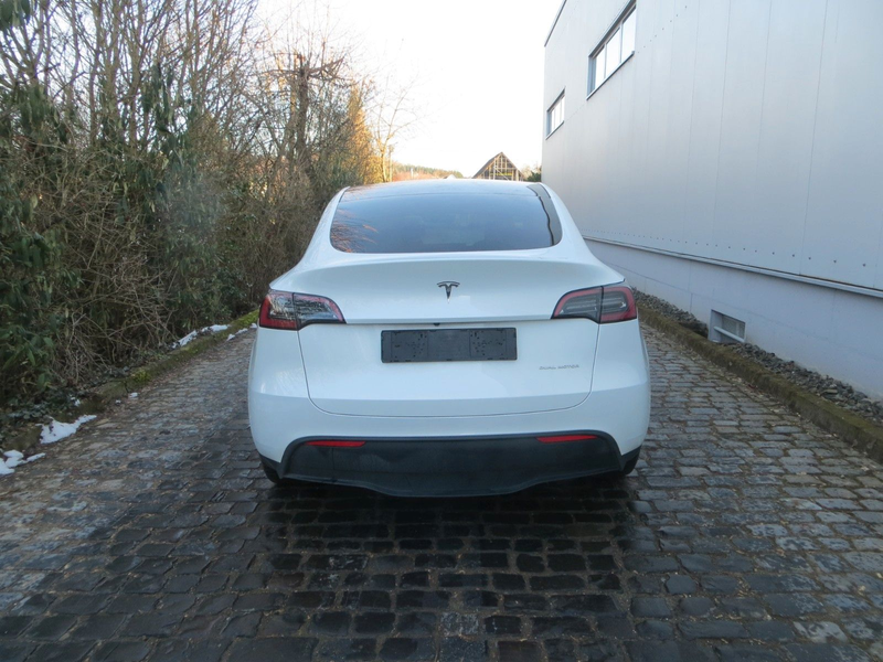 Tesla Model Y Long Range Dual AWD - Photo 5