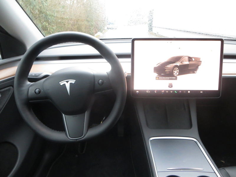 Tesla Model Y Long Range Dual AWD - Photo 10