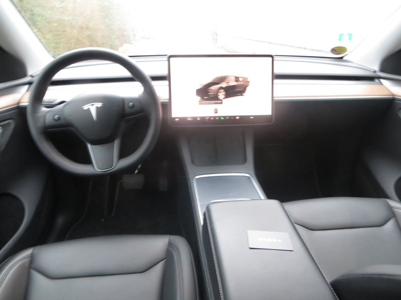 Tesla Model Y Long Range Dual AWD - Photo 11