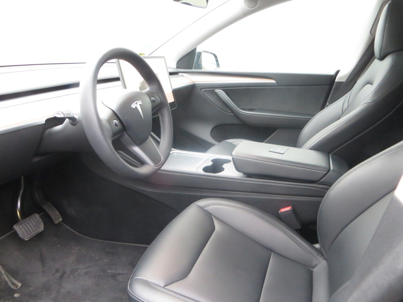 Tesla Model Y Long Range Dual AWD - Photo 9