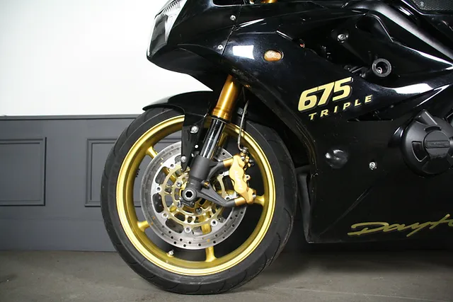 TRIUMPH DAYTONA 675 - Photo 21