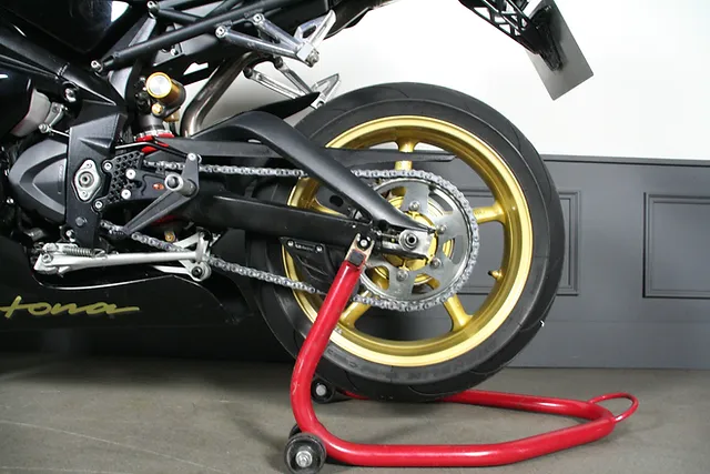 TRIUMPH DAYTONA 675 - Photo 19