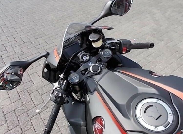 HONDA CBR 1000 RR - Photo 3