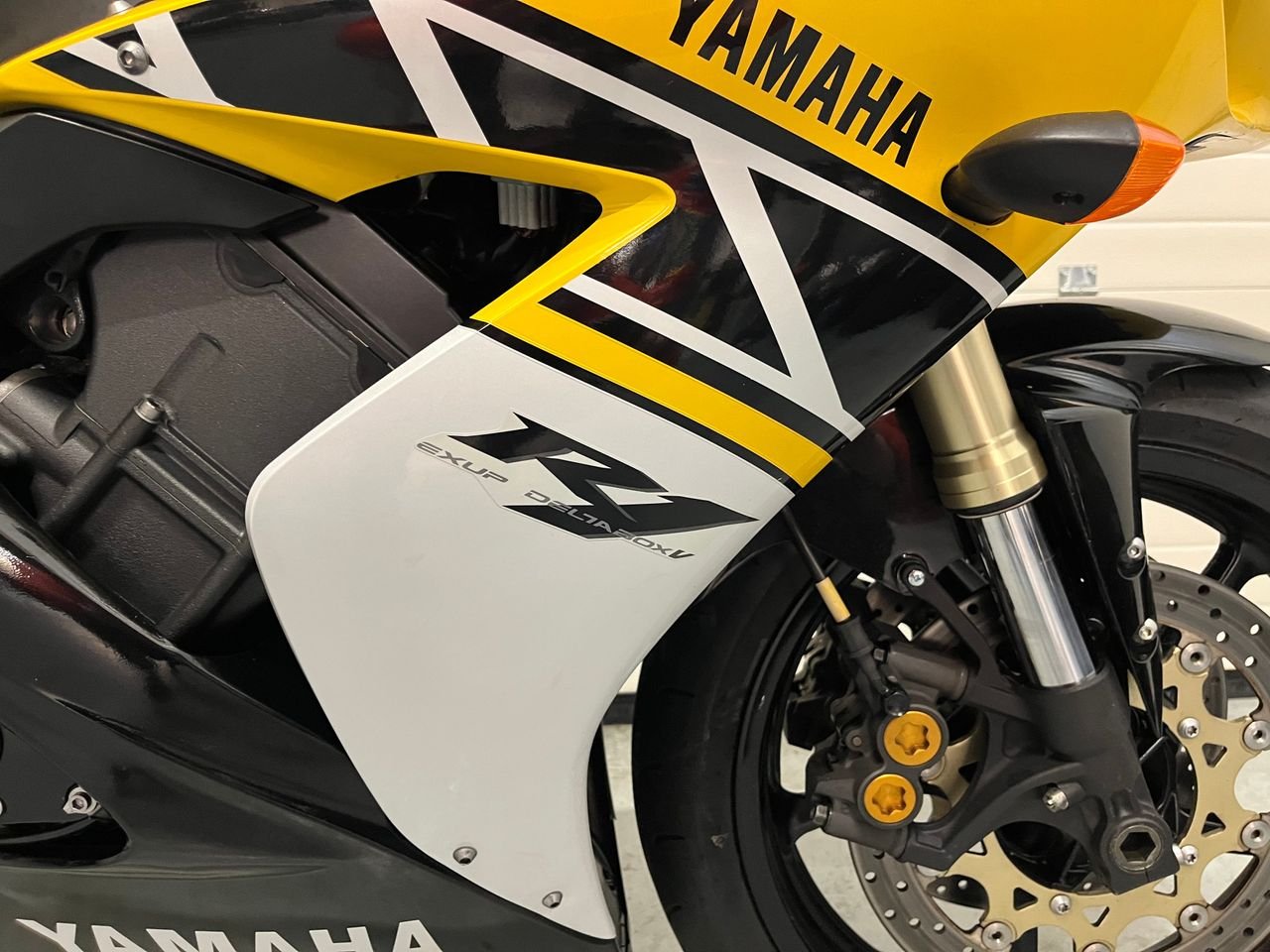 YAMAHA R1 - Photo 28