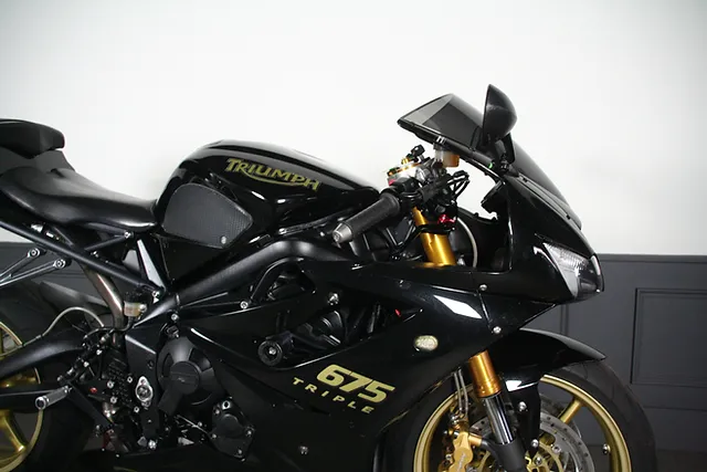TRIUMPH DAYTONA 675 - Photo 12