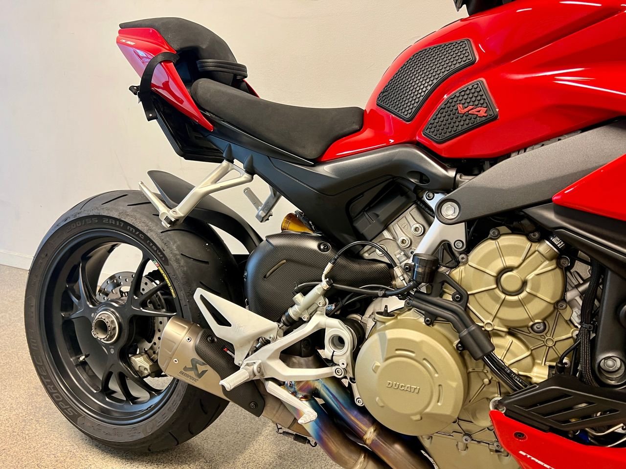 DUCATI STREETFIGHTER V4S - Photo 8