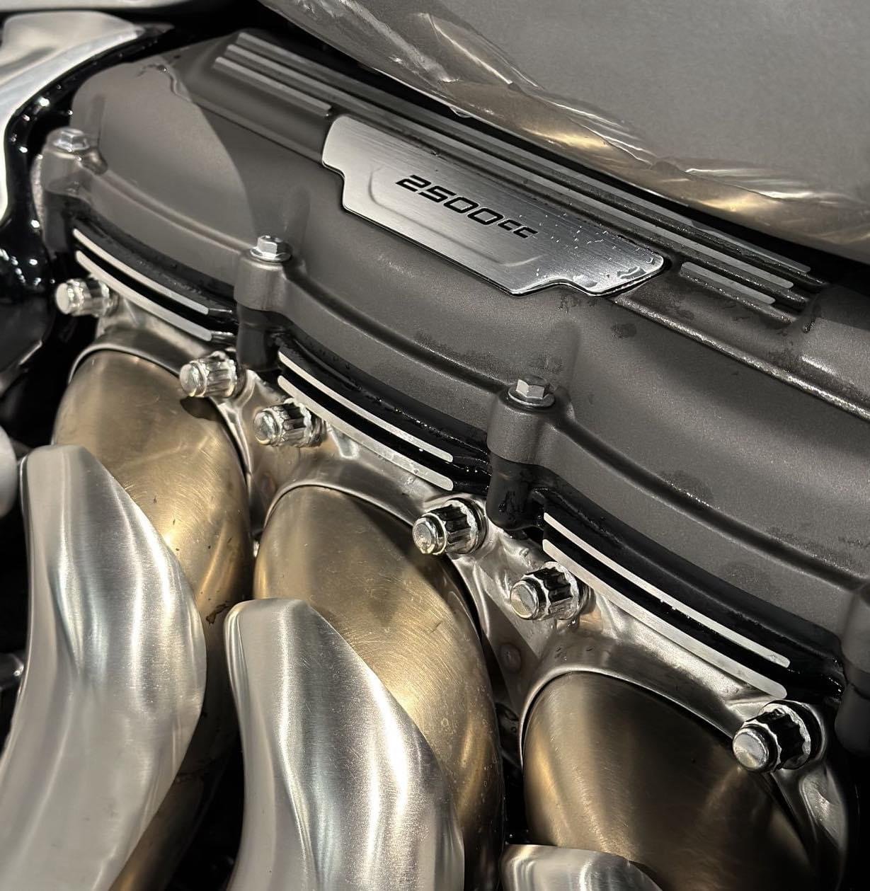 TRIUMPH ROCKET 3 GT - Photo 6