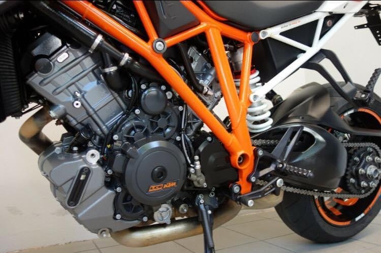 KTM 1290 SUPER DUQUE R - Photo 19