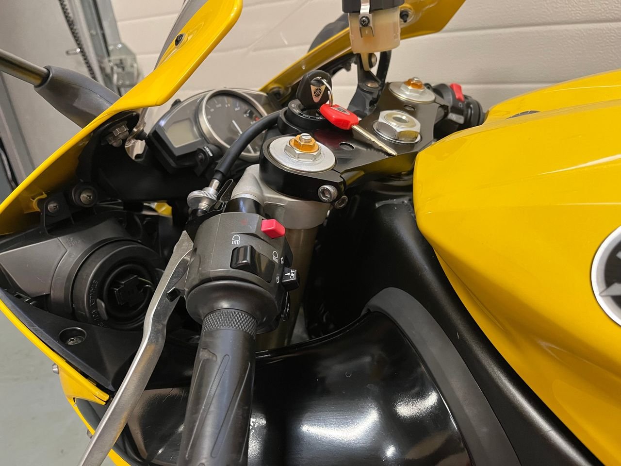 YAMAHA R1 - Photo 9