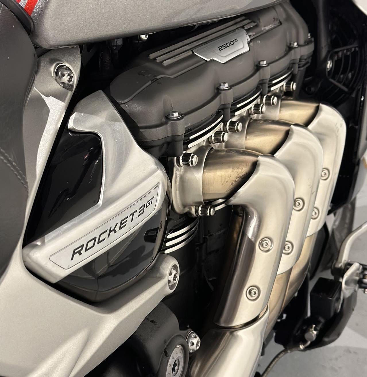 TRIUMPH ROCKET 3 GT - Photo 2