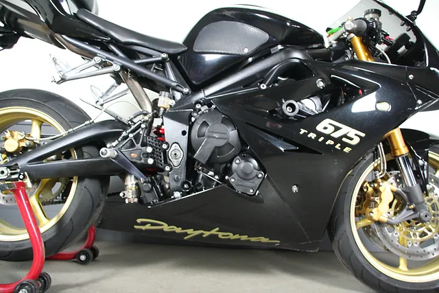 TRIUMPH DAYTONA 675 - Photo 16