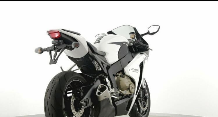 HONDA CBR 1000 RR - Photo 7