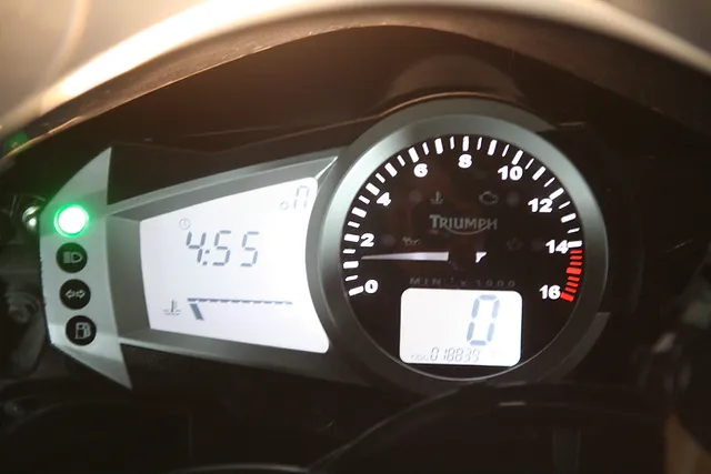 TRIUMPH DAYTONA 675 - Photo 11