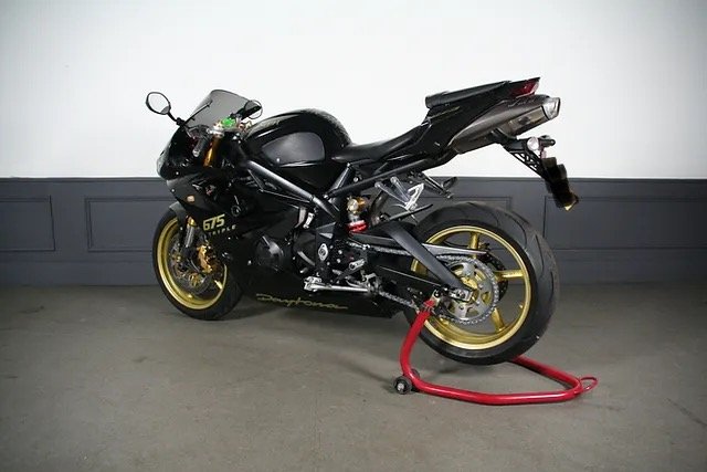TRIUMPH DAYTONA 675 - Photo 6