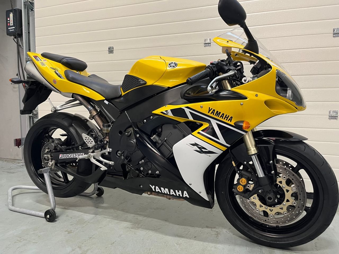 YAMAHA R1 - Photo 6