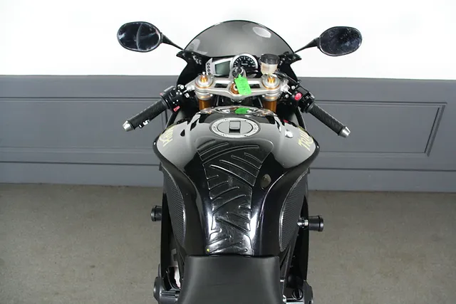 TRIUMPH DAYTONA 675 - Photo 10