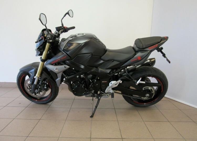 SUZUKI GSR 750 ABS AKRAPOVIC - Photo 5