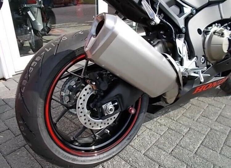 HONDA CBR 1000 RR - Photo 8