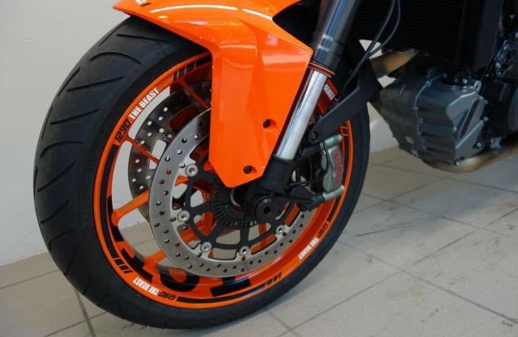 KTM 1290 SUPER DUQUE R - Photo 18