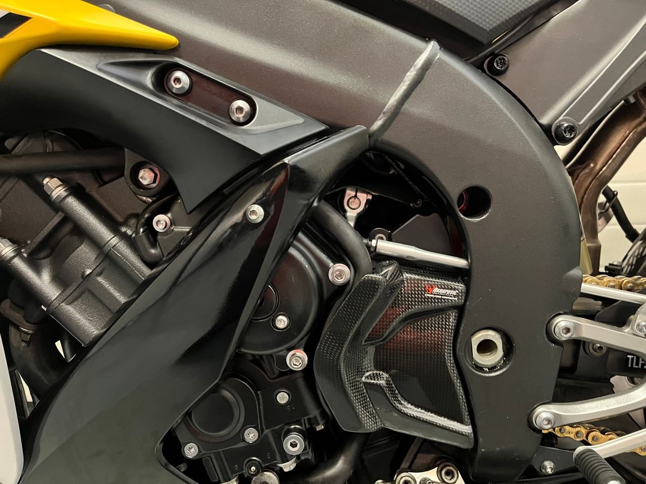 YAMAHA R1 - Photo 15